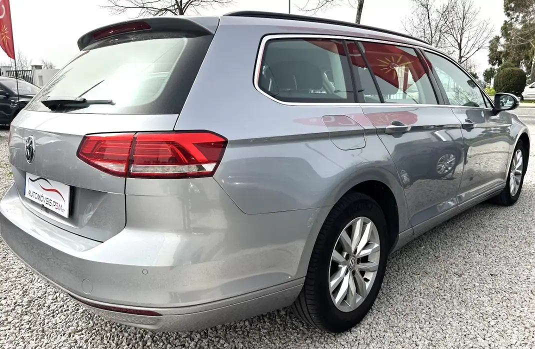 Volkswagen Passat Variant 2018 - 17900 EUR, 143500 km - AUTO.MOTO.pt - 143500km - foto 4 de 20