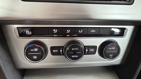 Volkswagen Passat Variant 2015 - 11490 EUR, 200121 km - AUTO.MOTO.pt - 200121km - foto 31 de 37