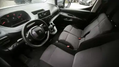 Peugeot PARTNER GIRAFON 2020 - 14490 EUR, 113847 km - AUTO.MOTO.pt - 113847km - foto 9 de 10