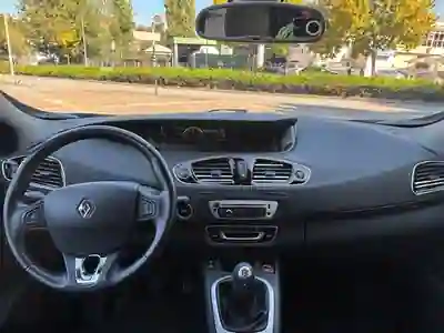 Renault Grand Scénic 2016 - 8150 EUR, 256000 km - AUTO.MOTO.pt - 256000km - foto 22 de 29