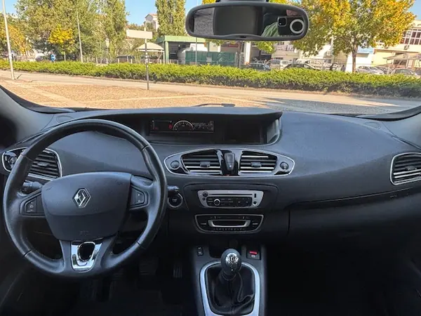 Renault Grand Scénic 2016 - 8150 EUR, 256000 km - AUTO.MOTO.pt - 256000km - foto 22 de 29