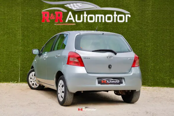 Toyota Yaris 2006 - 6900 EUR, 198000 km - AUTO.MOTO.pt - 198000km - foto 2 de 24