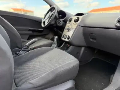 Opel Corsa 1.3 CDTI Van 2007 - 3000 EUR, 342000 km - AUTO.MOTO.pt - 342000km - foto 6 de 10