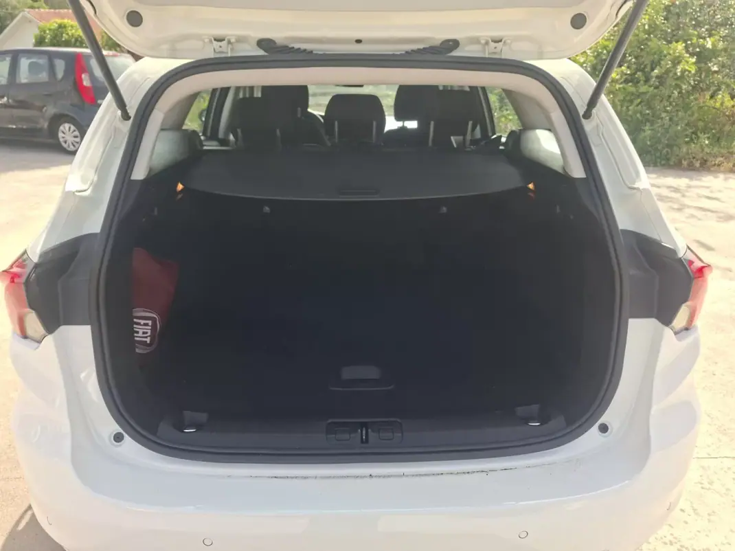 Fiat Tipo Station Wagon 2017 - 9980 EUR, 170000 km - AUTO.MOTO.pt - 170000km - foto 5 de 21