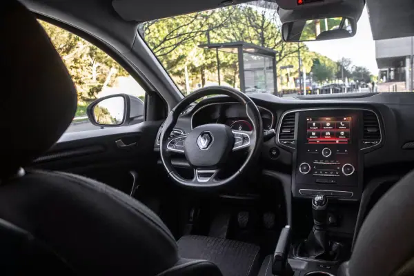 Renault Mégane 2019 - 9870 EUR, 301536 km - AUTO.MOTO.pt - 301536km - foto 29 de 38