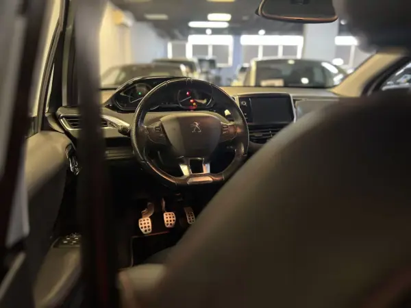Peugeot 2008 2016 - 9990 EUR, 90000 km - AUTO.MOTO.pt - 90000km - foto 43 de 49