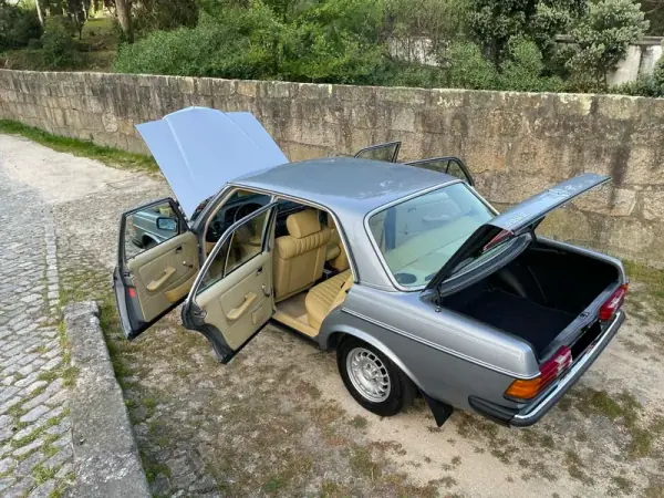 Mercedes-Benz 300 1982 - 13900 EUR, 233000 km - AUTO.MOTO.pt - 233000km - foto 11 de 32