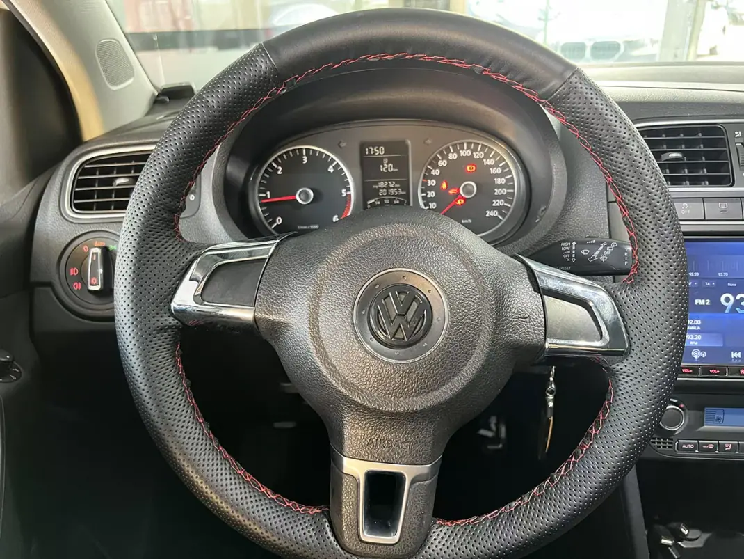 Volkswagen Polo 2011 - 6900 EUR, 201940 km - AUTO.MOTO.pt - 201940km - foto 7 de 18