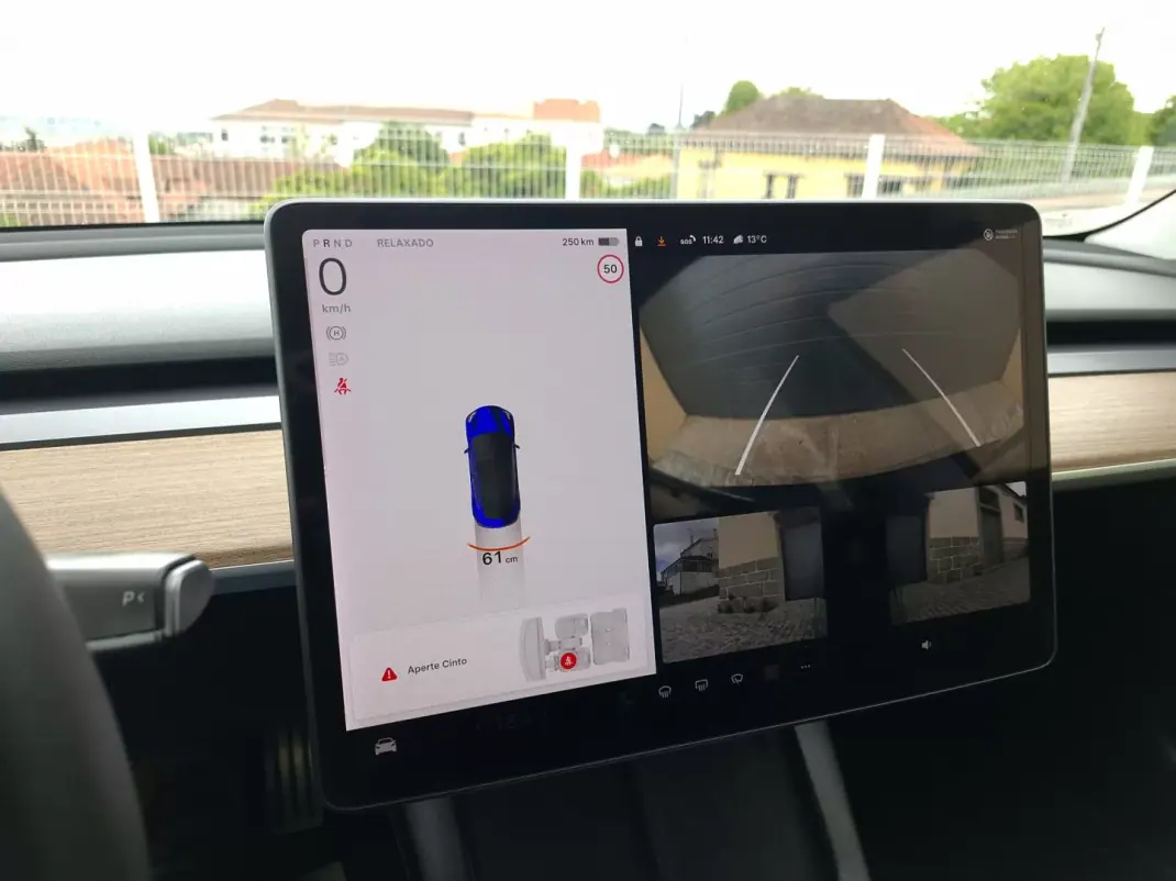 Tesla Model 3 2021 - 35990 EUR, 43640 km - AUTO.MOTO.pt - 43640km - foto 16 de 17