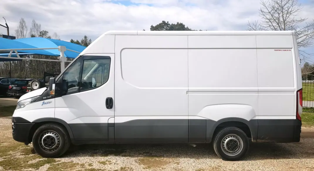Iveco Daily 2.3 35 S 140 Isotérmica 2017 - 13813 EUR, 330322 km - AUTO.MOTO.pt - 330322km - foto 8 de 10