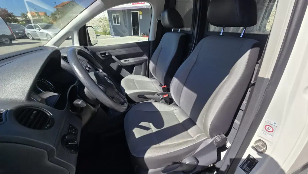 VW Caddy 1.6TDI 2015 - 9990 EUR, 208841 km - AUTO.MOTO.pt - 208841km - foto 13 de 16