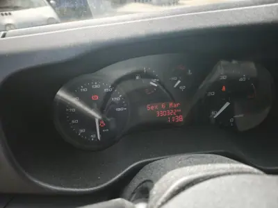 Iveco Daily 2.3 35 S 140 Isotérmica 2017 - 13813 EUR, 330322 km - AUTO.MOTO.pt - 330322km - foto 9 de 10