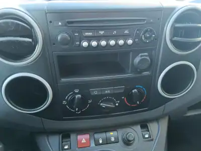 Citroën BERLINGO 3 LUGARES 2017 - 9000 EUR, 220000 km - AUTO.MOTO.pt - 220000km - foto 18 de 30