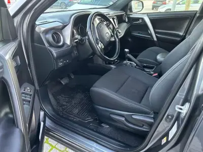 Toyota RAV4 2017 - 28500 EUR, 127120 km - AUTO.MOTO.pt - 127120km - foto 6 de 17