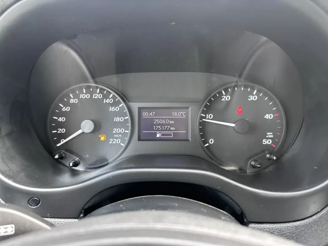 Mercedes-Benz Vito Tourer 2018 - 24900 EUR, 175000 km - AUTO.MOTO.pt - 175000km - foto 25 de 49