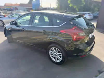 Ford Focus 2014 - 8250 EUR, 213902 km - AUTO.MOTO.pt - 213902km - foto 9 de 19