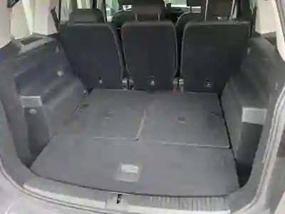 Volkswagen Touran 2023 - 24200 EUR, 183000 km - 183000km - foto 6 de 9