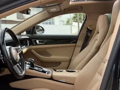 Porsche Panamera Sport Turismo 2018 - 64999 EUR, 128000 km - AUTO.MOTO.pt - 128000km - foto 23 de 27
