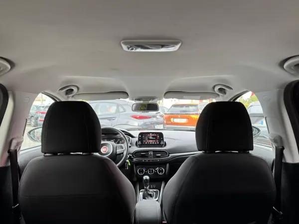 Fiat Tipo Station Wagon 2017 - 8990 EUR, 194000 km - AUTO.MOTO.pt - 194000km - foto 18 de 37
