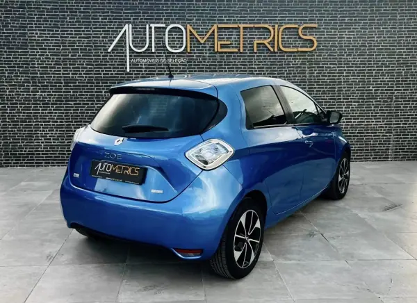 Renault Zoe 2019 - 11900 EUR, 91000 km - AUTO.MOTO.pt - 91000km - foto 4 de 13