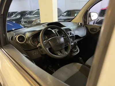 Renault 2018 - 6490 EUR, 385000 km - AUTO.MOTO.pt - 385000km - foto 10 de 33