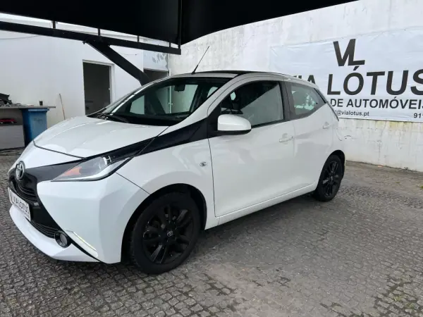 Toyota Aygo 2016 - 10900 EUR, 89310 km - AUTO.MOTO.pt - 89310km - foto 7 de 15