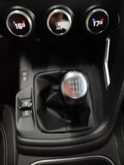 Jaguar E-Pace 2018 - 22500 EUR, 66000 km - AUTO.MOTO.pt - 66000km - foto 34 de 39