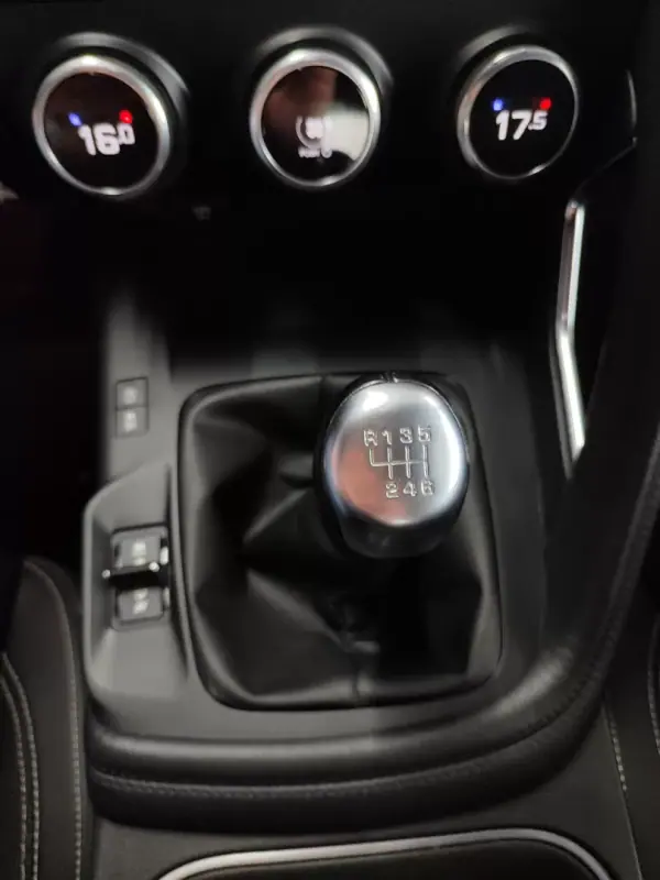 Jaguar E-Pace 2018 - 22500 EUR, 66000 km - AUTO.MOTO.pt - 66000km - foto 34 de 39