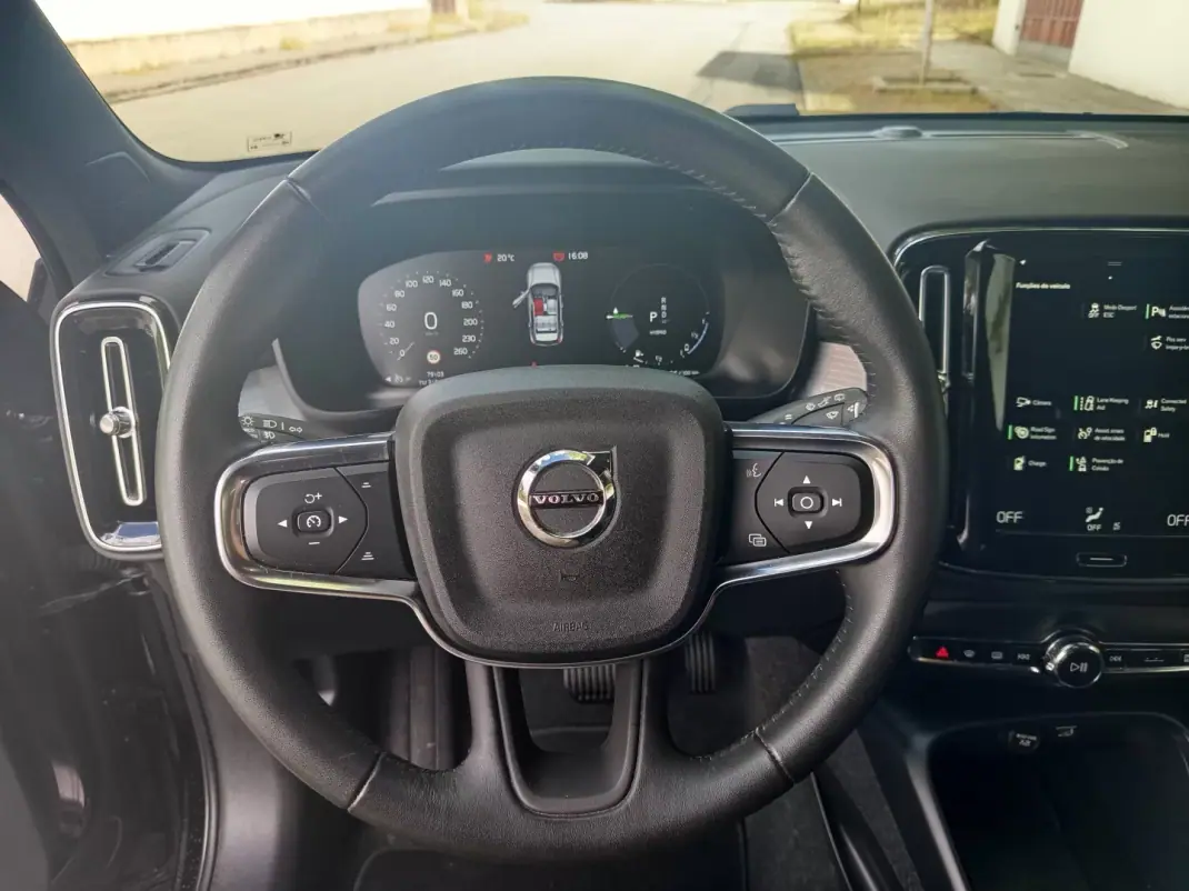 Volvo XC 40 2020 - 26990 EUR, 79100 km - 79100km - foto 17 de 21