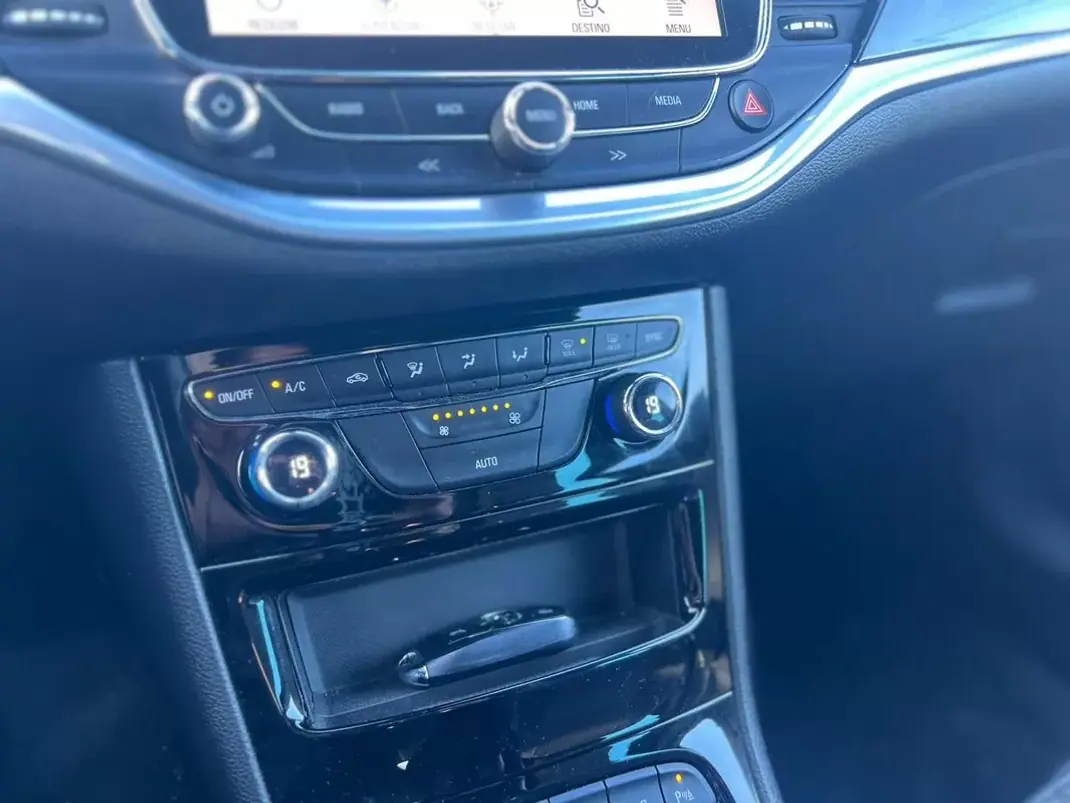 Opel Astra Sports Tourer 2018 - 12984 EUR, 97000 km - AUTO.MOTO.pt - 97000km - foto 14 de 26