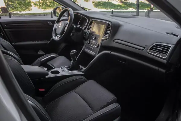 Renault Mégane 2019 - 9870 EUR, 301536 km - AUTO.MOTO.pt - 301536km - foto 24 de 38