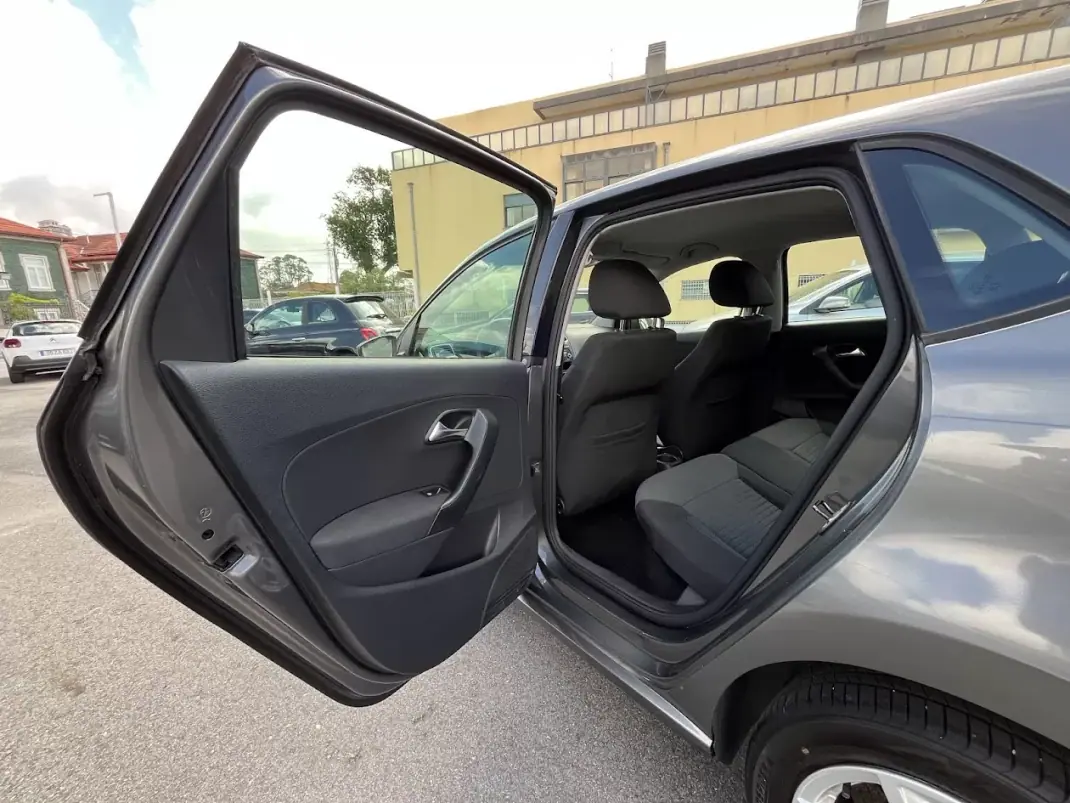 Volkswagen Polo 2009 - 6750 EUR, 237000 km - AUTO.MOTO.pt - 237000km - foto 33 de 41