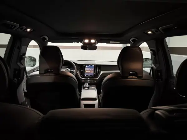 Volvo XC 60 2024 - 56900 EUR, 11000 km - AUTO.MOTO.pt - 11000km - foto 17 de 40