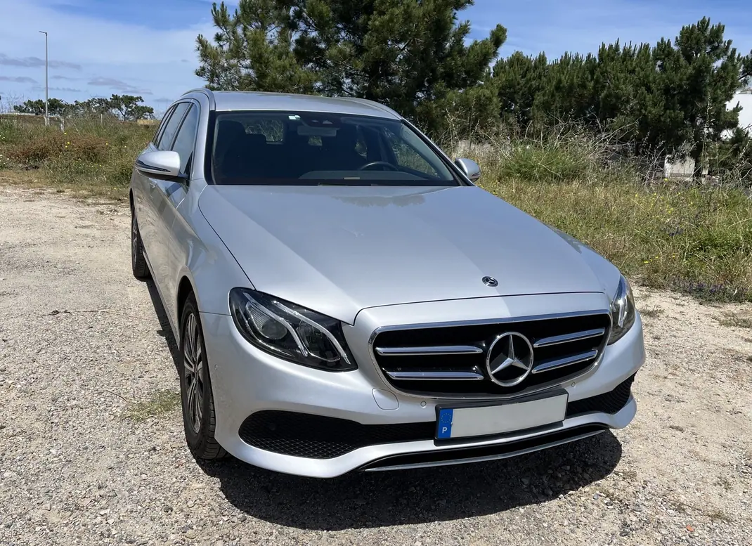 Mercedes-Benz E 220 2020 - 25900 EUR, 197500 km - AUTO.MOTO.pt - 197500km - foto 1 de 15