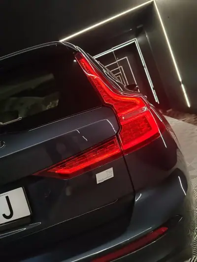 Volvo V60 2021 - 29750 EUR, 109907 km - AUTO.MOTO.pt - 109907km - foto 8 de 17