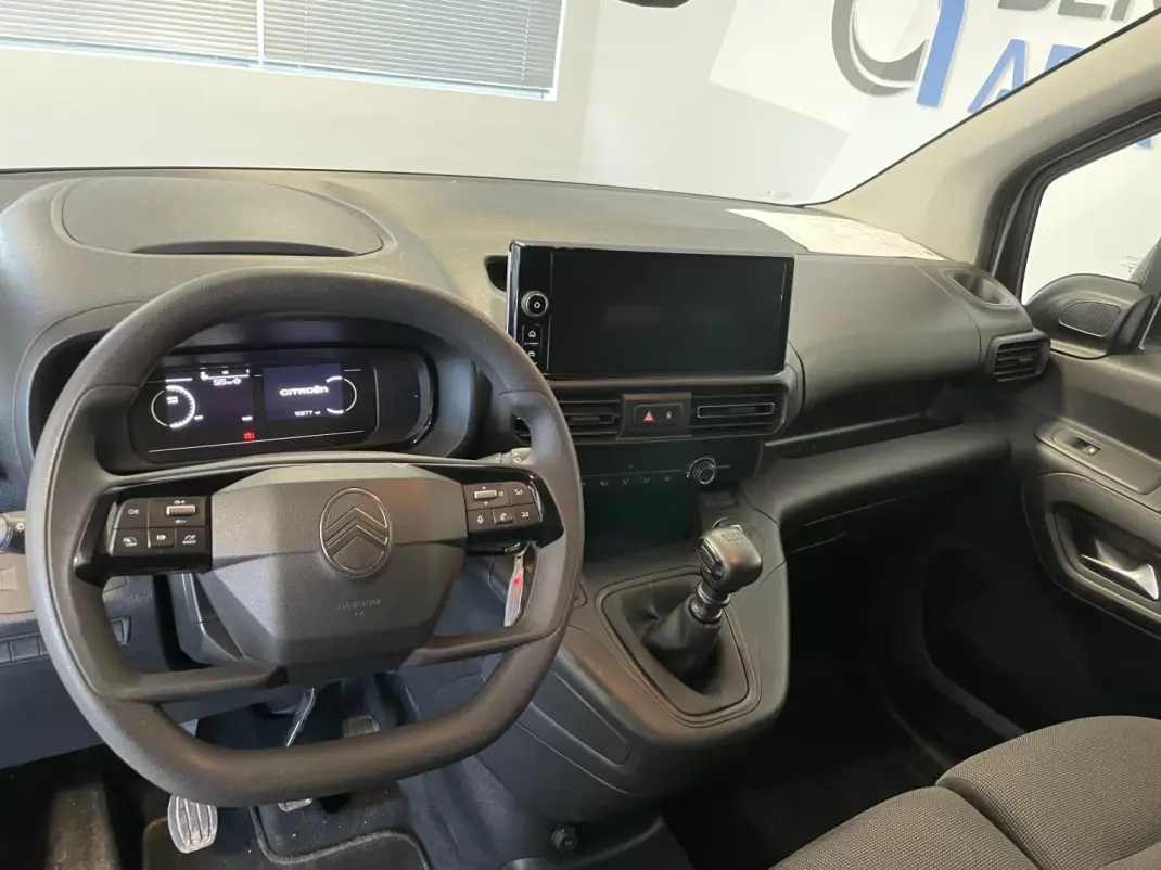 Citroën BERLINGO XL LONGA BLUEHDI 102 CV ECRÃ 3 LUG 2025 - 20990 EUR, 15876 km - AUTO.MOTO.pt - 15876km - foto 2 de 8