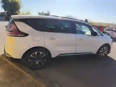 Renault Espace 2016 - 16450 EUR, 171955 km - AUTO.MOTO.pt - 171955km - foto 31 de 31