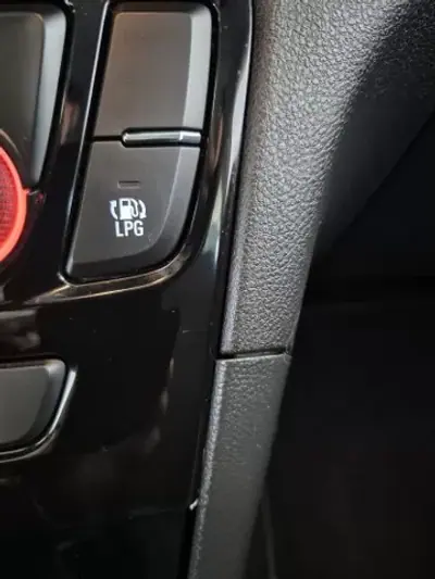 Opel Mokka X 2018 - 13750 EUR, 62586 km - AUTO.MOTO.pt - 62586km - foto 10 de 11