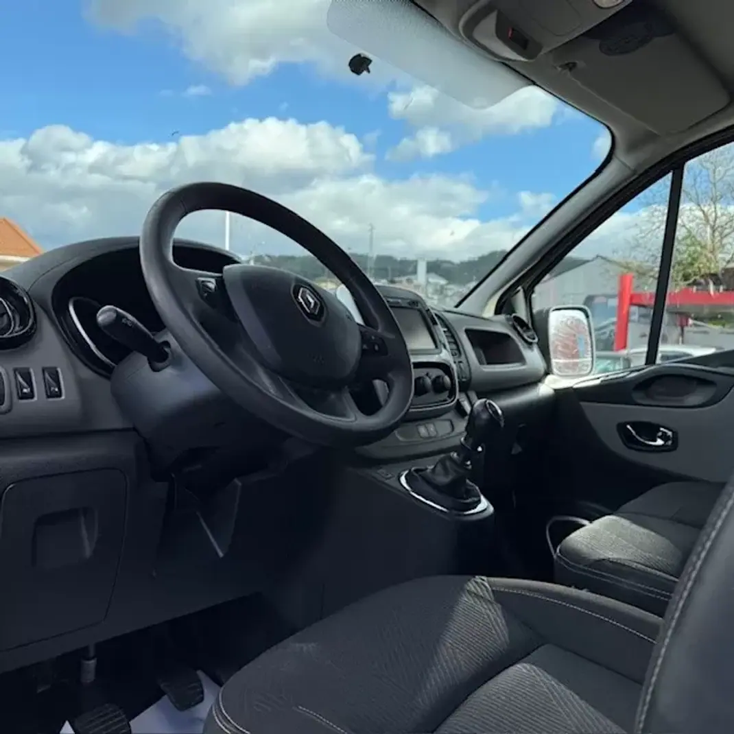 Renault TRAFIC 1.6 DCI GRAND COMFORT 2018 - 13500 EUR, 204000 km - AUTO.MOTO.pt - 204000km - foto 10 de 14