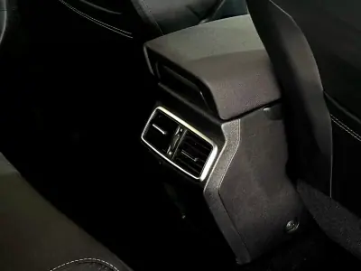 Renault Mégane Sport Tourer 2018 - 14900 EUR, 110134 km - AUTO.MOTO.pt - 110134km - foto 15 de 27