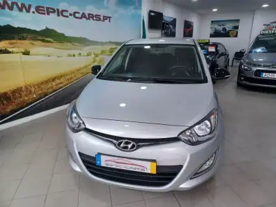 Hyundai i20 2014 - 9890 EUR, 101619 km - AUTO.MOTO.pt - 101619km - foto 4 de 41