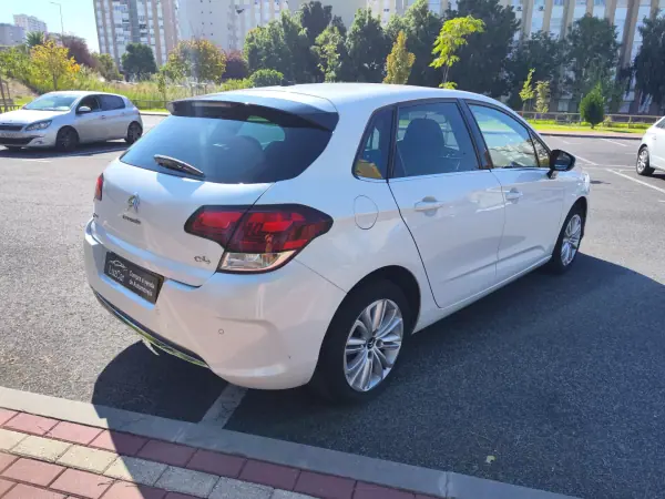 Citroën C4 2015 - 9980 EUR, 157000 km - AUTO.MOTO.pt - 157000km - foto 8 de 43
