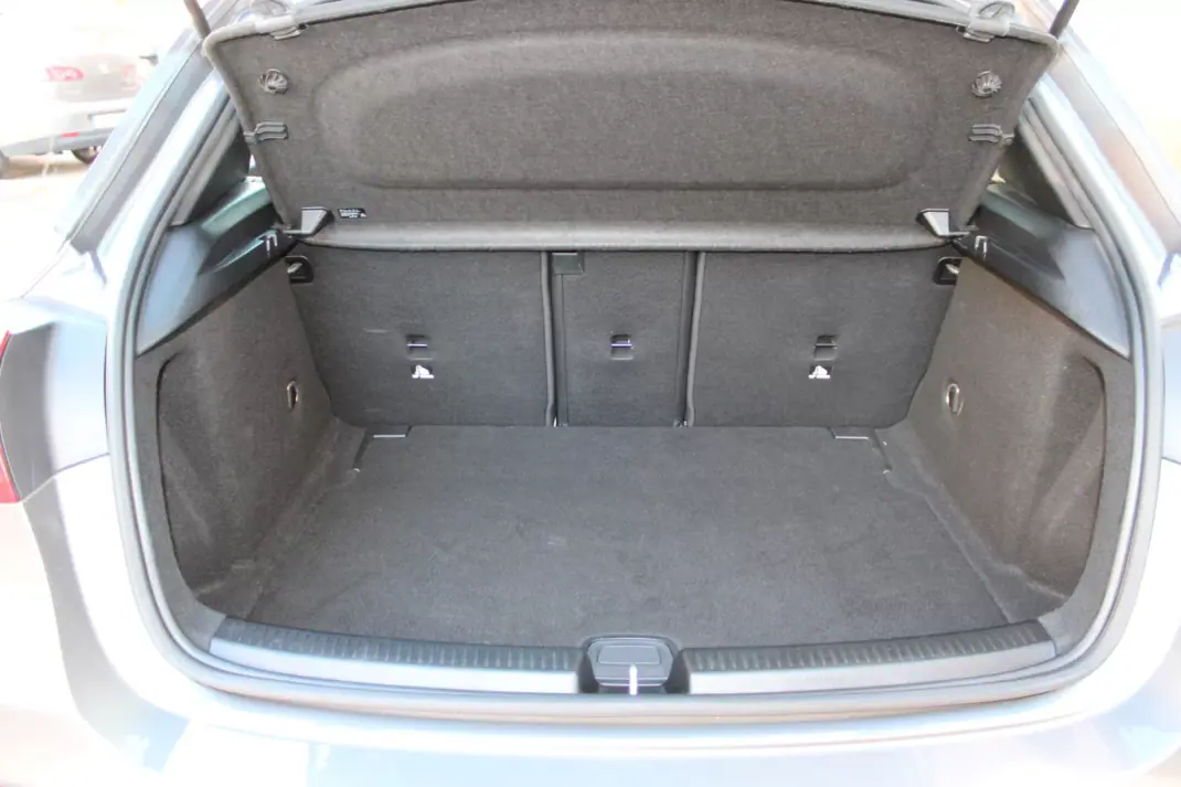 Mercedes-Benz A 180 2019 - 25900 EUR, 73000 km - 73000km - foto 17 de 47