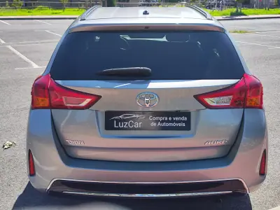 Toyota Auris Touring Sports 2015 - 12980 EUR, 229000 km - AUTO.MOTO.pt - 229000km - foto 9 de 39