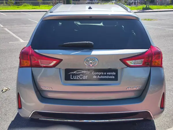 Toyota Auris Touring Sports 2015 - 11480 EUR, 229000 km - AUTO.MOTO.pt - 229000km - foto 9 de 39