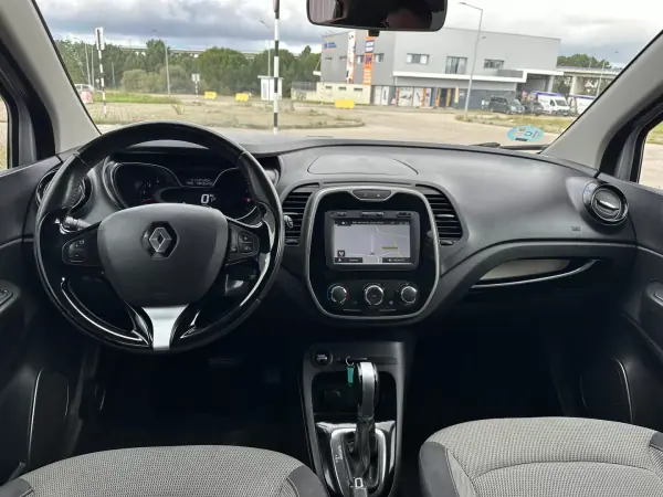 Renault Captur 2016 - 12990 EUR, 143000 km - AUTO.MOTO.pt - 143000km - foto 9 de 15
