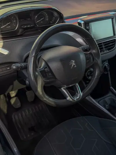 Peugeot 2008 2014 - 8250 EUR, 137000 km - AUTO.MOTO.pt - 137000km - foto 7 de 12