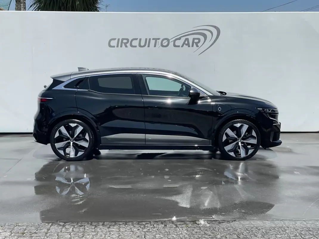 Renault Mégane E-Tech 2023 - 28500 EUR, 48034 km - AUTO.MOTO.pt - 48034km - foto 5 de 8