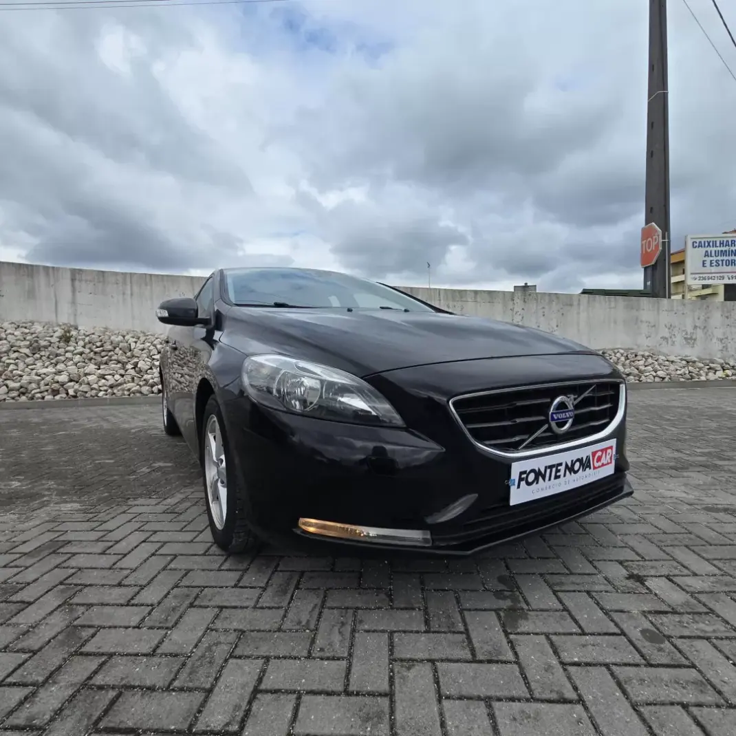 Volvo V40 2016 - 14500 EUR, 118000 km - AUTO.MOTO.pt - 118000km - foto 5 de 18