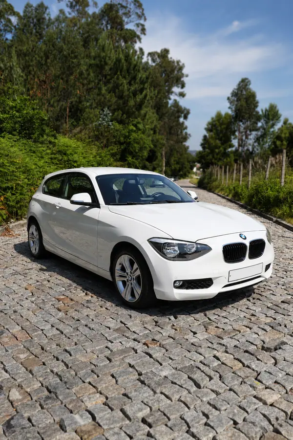 BMW 114 2015 - 10990 EUR, 182000 km - AUTO.MOTO.pt - 182000km - foto 2 de 14